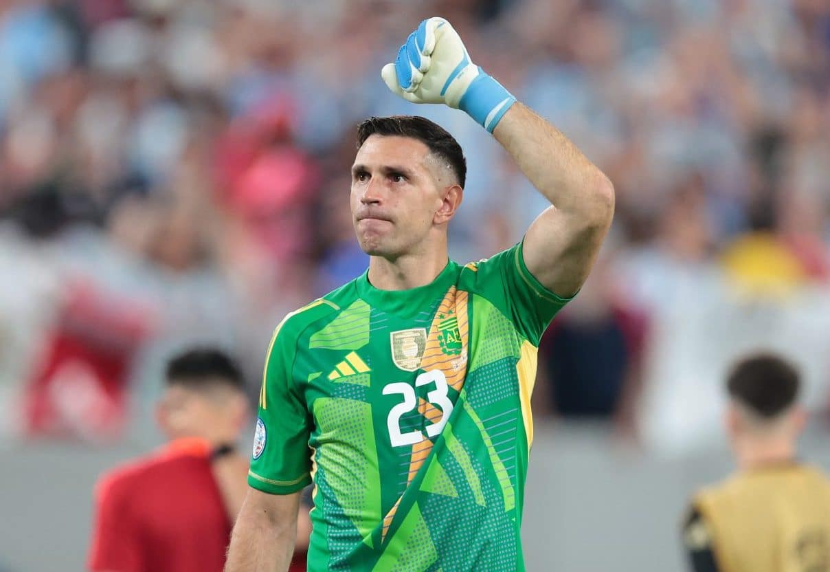 Qual o segredo de Dibu Martinez, o goleiro argentino invicto em decis&otilde;es por p&ecirc;nalti?