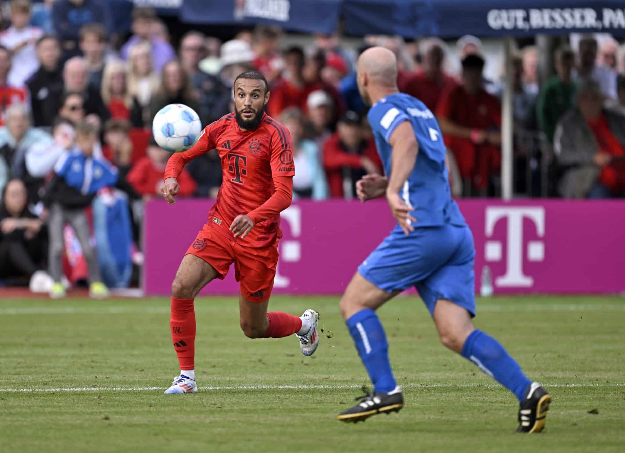 Mazraoui acerta termos com Manchester United e ser&aacute; anunciado em breve
