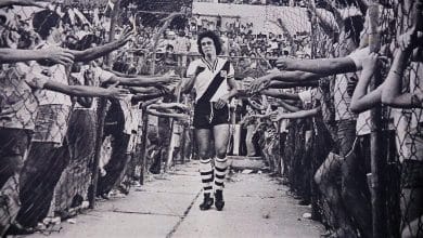 Conhe&ccedil;a a hist&oacute;ria da foto ic&ocirc;nica de Roberto Dinamite tirada por Ronaldo Theobald