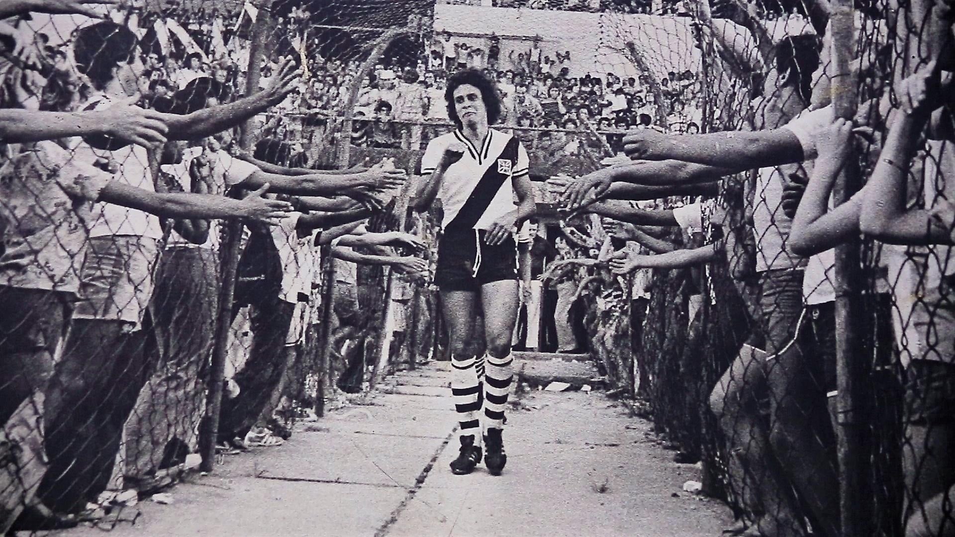 Conhe&ccedil;a a hist&oacute;ria da foto ic&ocirc;nica de Roberto Dinamite tirada por Ronaldo Theobald