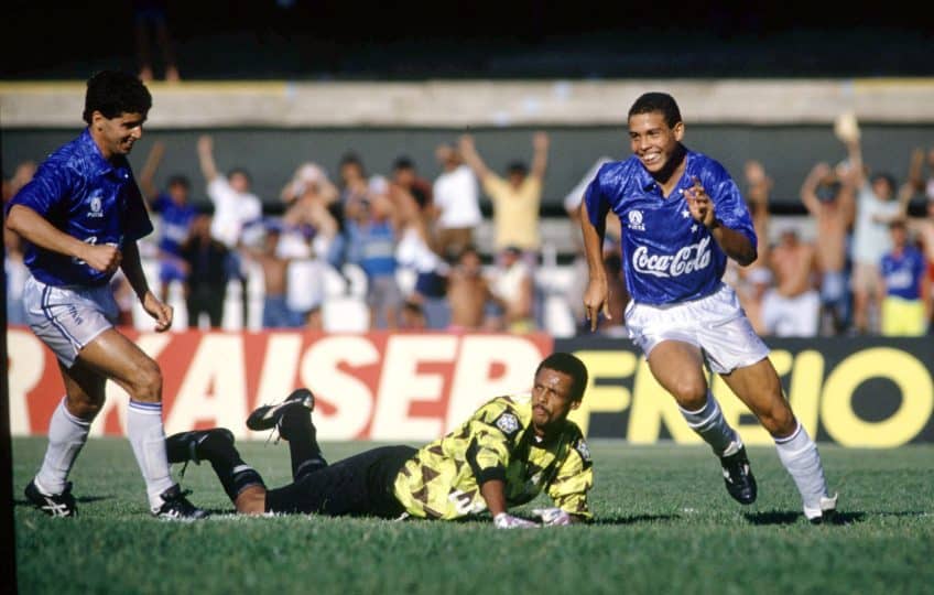 Há 30 anos, Cruzeiro inaugurava estádio na Colômbia enquanto dava adeus a Ronaldo
