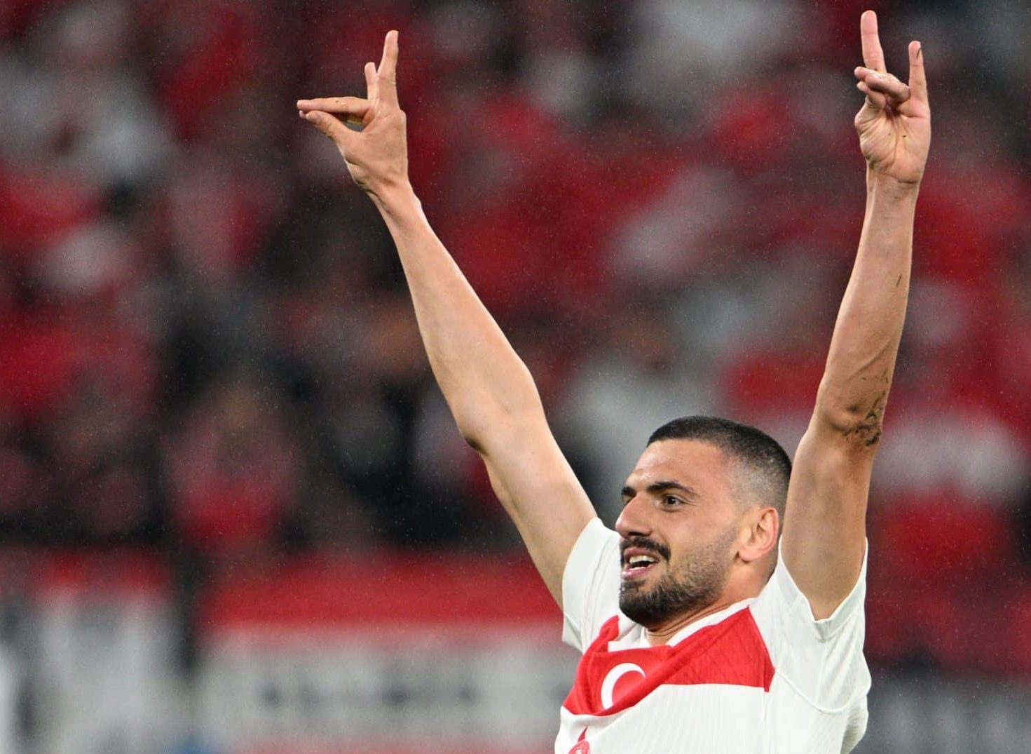 Uefa investiga her&oacute;i de classifica&ccedil;&atilde;o turca por gesto em comemora&ccedil;&atilde;o