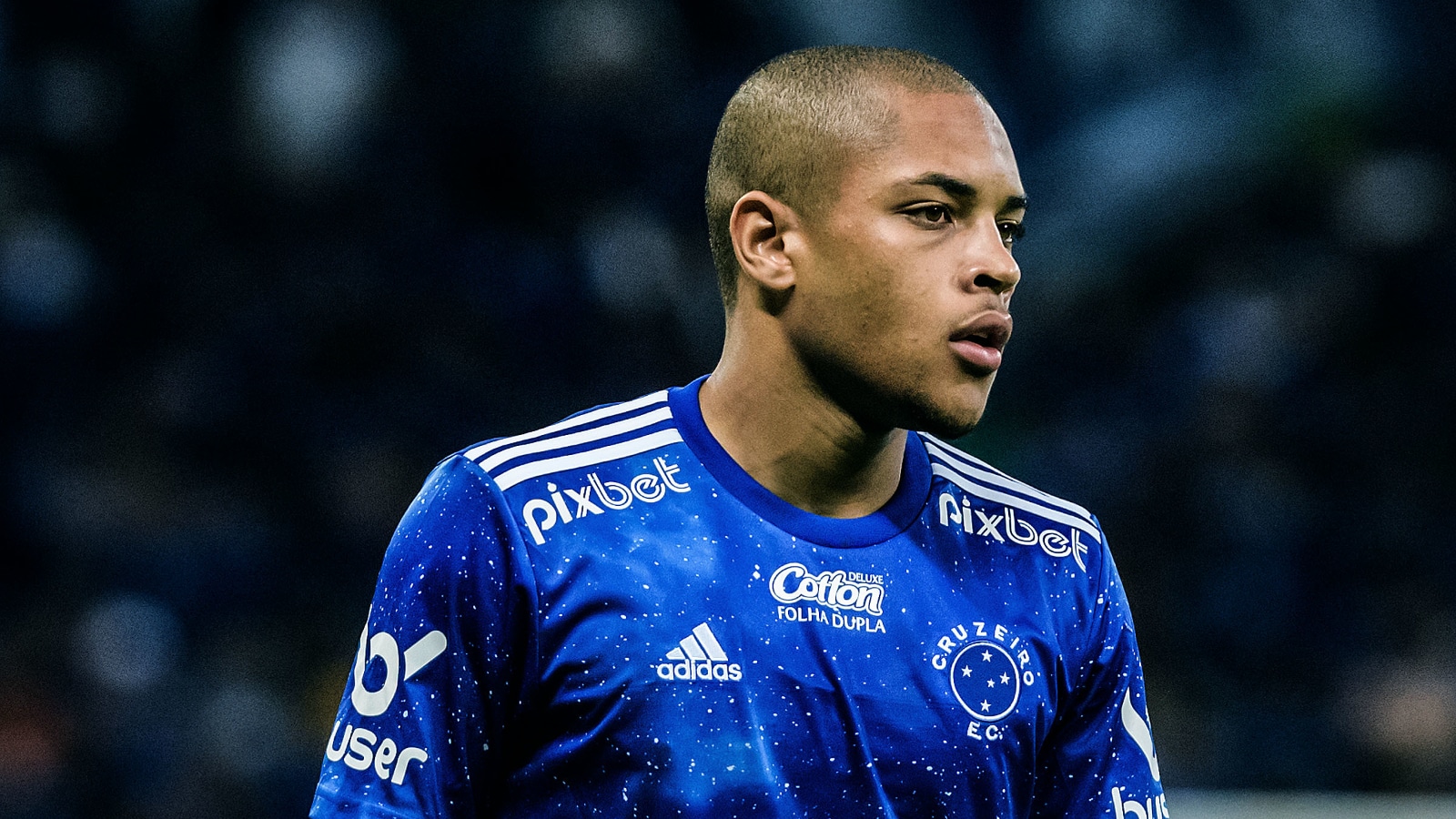 Ex-diretor justifica perda de Vitor Roque pelo Cruzeiro: &lsquo;Tinha que colocar para jogar&rsquo;