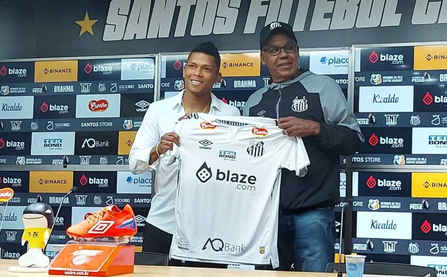 Apresentado por Chulapa no Santos, Billy Arce quer distância de problemas extracampo