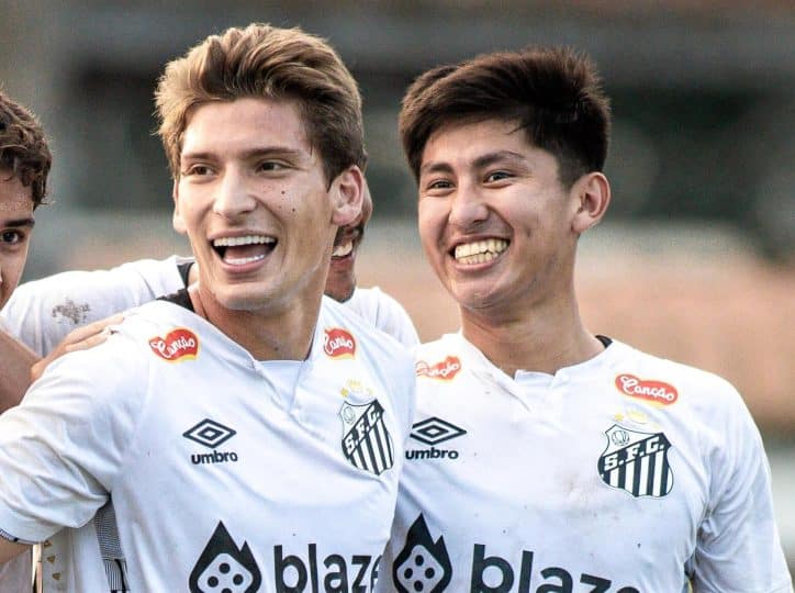 Venezuelano da base do Santos imita provocação de Soteldo e causa expulsão em goleada sobre o Corinthians; veja o lance
