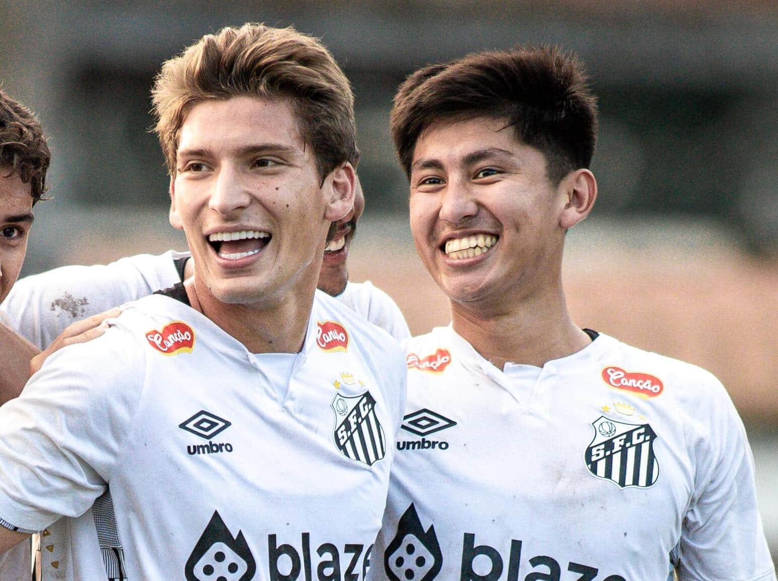 Venezuelano da base do Santos imita provoca&ccedil;&atilde;o de Soteldo e causa expuls&atilde;o em goleada sobre o Corinthians; veja o lance
