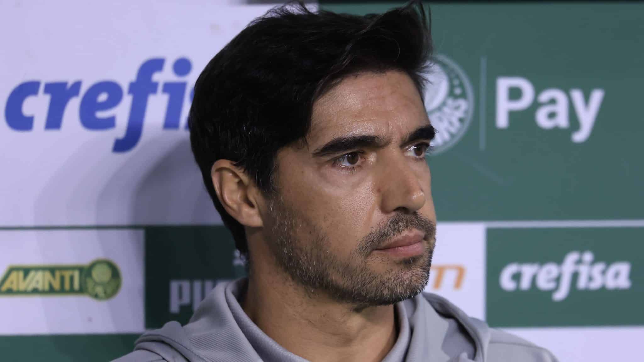 Abel Ferreira &eacute; acusado de xenofobia em coletiva e se retrata via assessoria