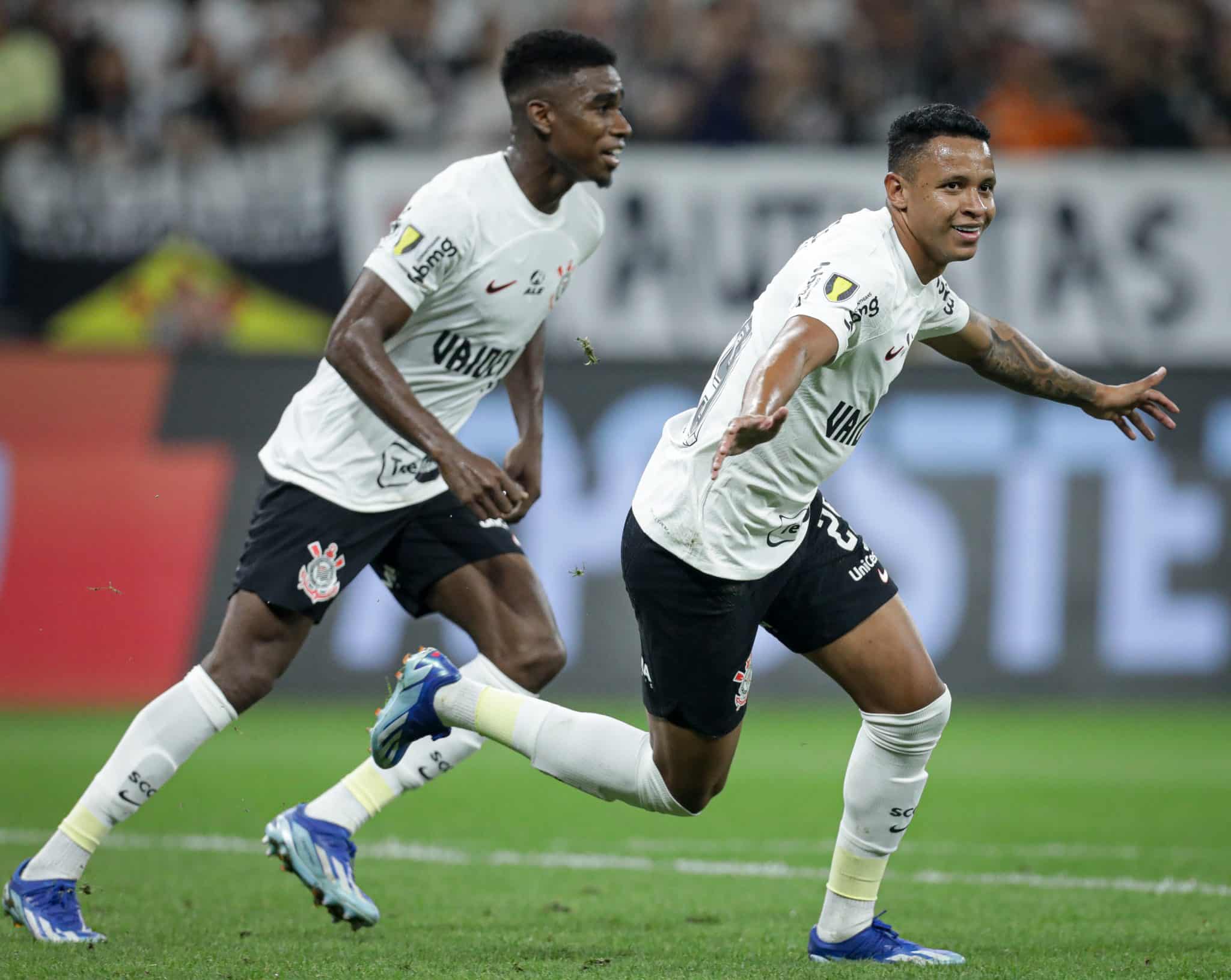 F&eacute;lix Torres Arthur Souza Cornthians