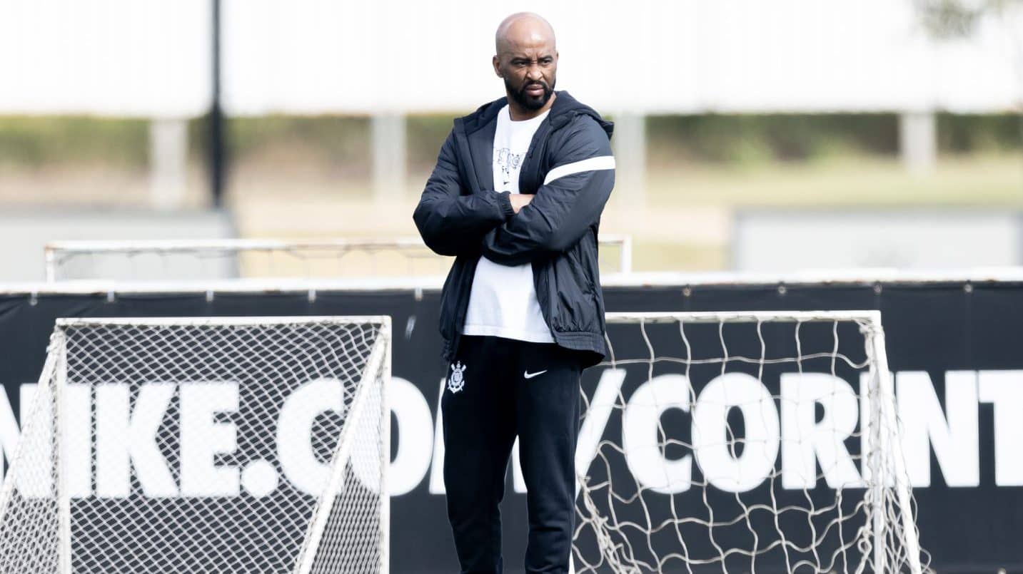 Ap&oacute;s per&iacute;odo &lsquo;encurralado&rsquo;, Fabinho Soldado come&ccedil;a a mostrar servi&ccedil;o no Corinthians