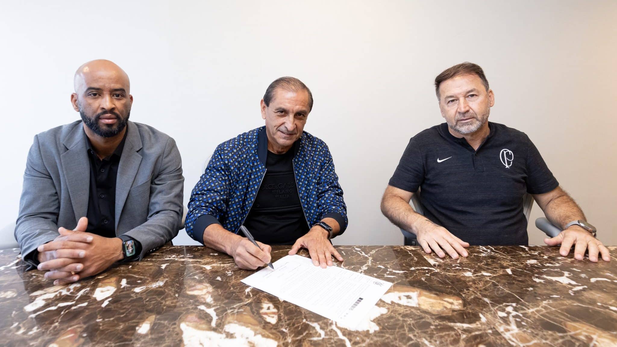 Saiba como foi o primeiro contato do t&eacute;cnico Ram&oacute;n D&iacute;az com o elenco do Corinthians