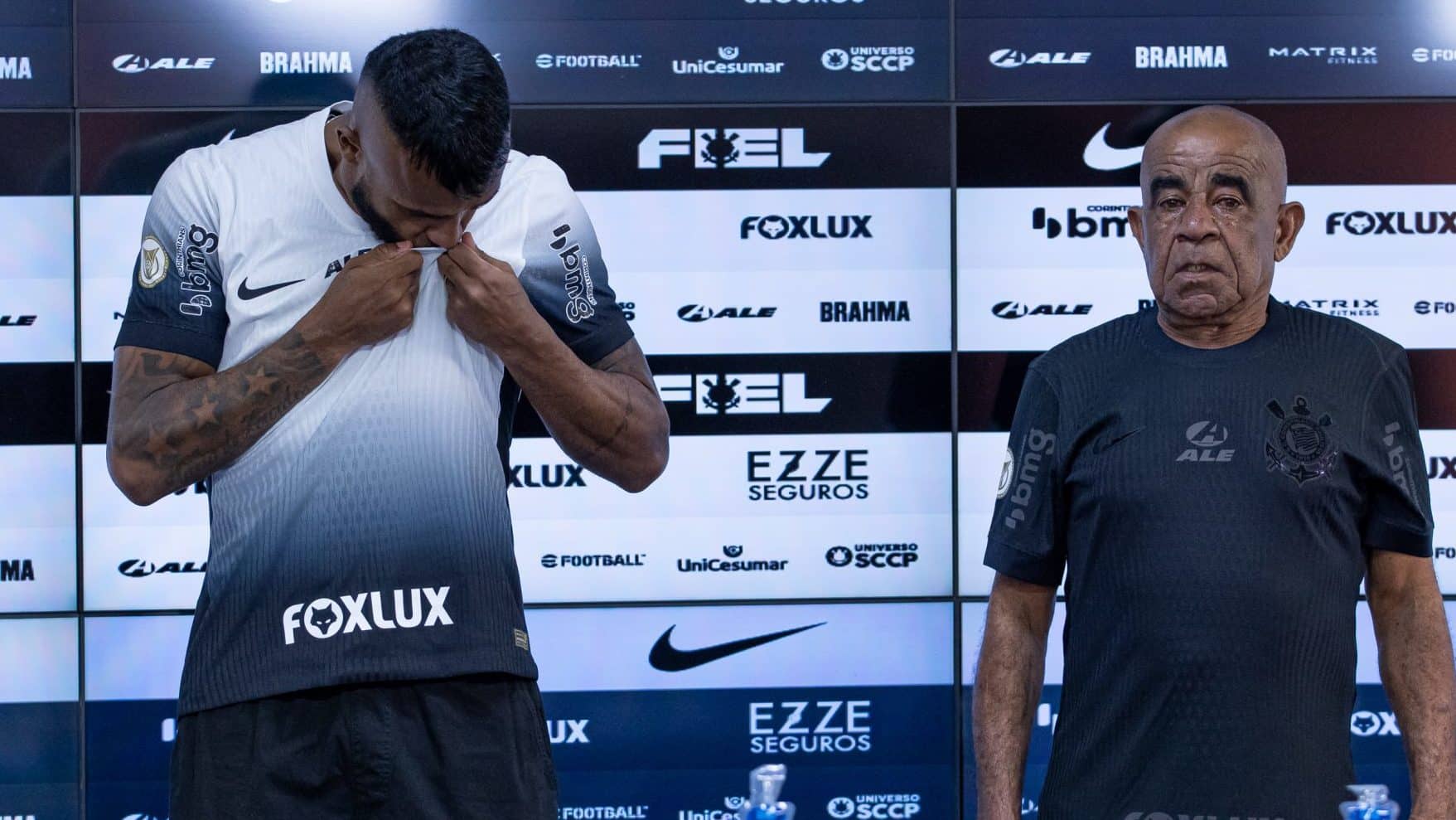 Influ&ecirc;ncia do pai e T&eacute;vez como &iacute;dolo: refor&ccedil;o do Corinthians, Alex Santana &eacute; mais um louco do bando