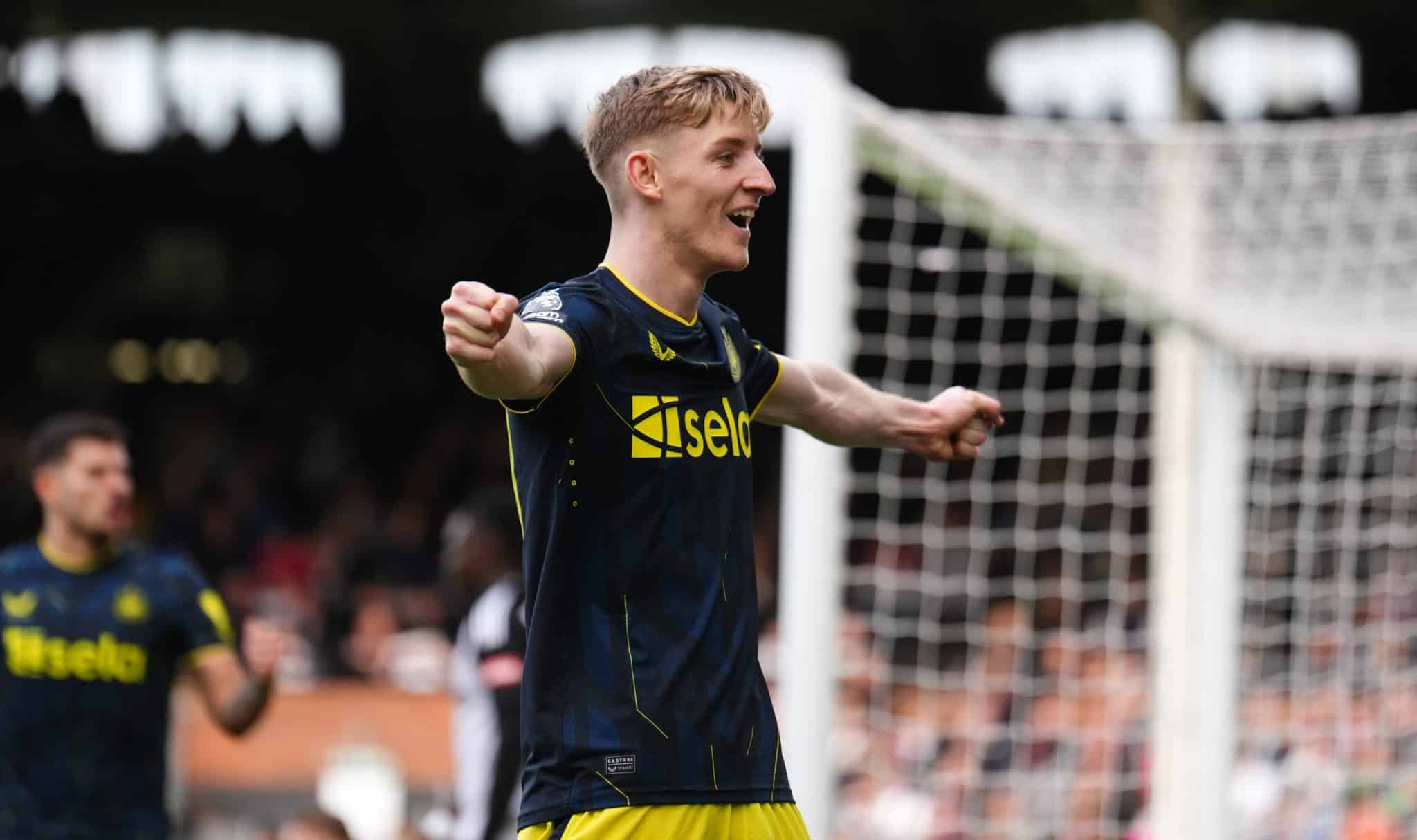 Newcastle ofereceu Anthony Gordon ao Liverpool.