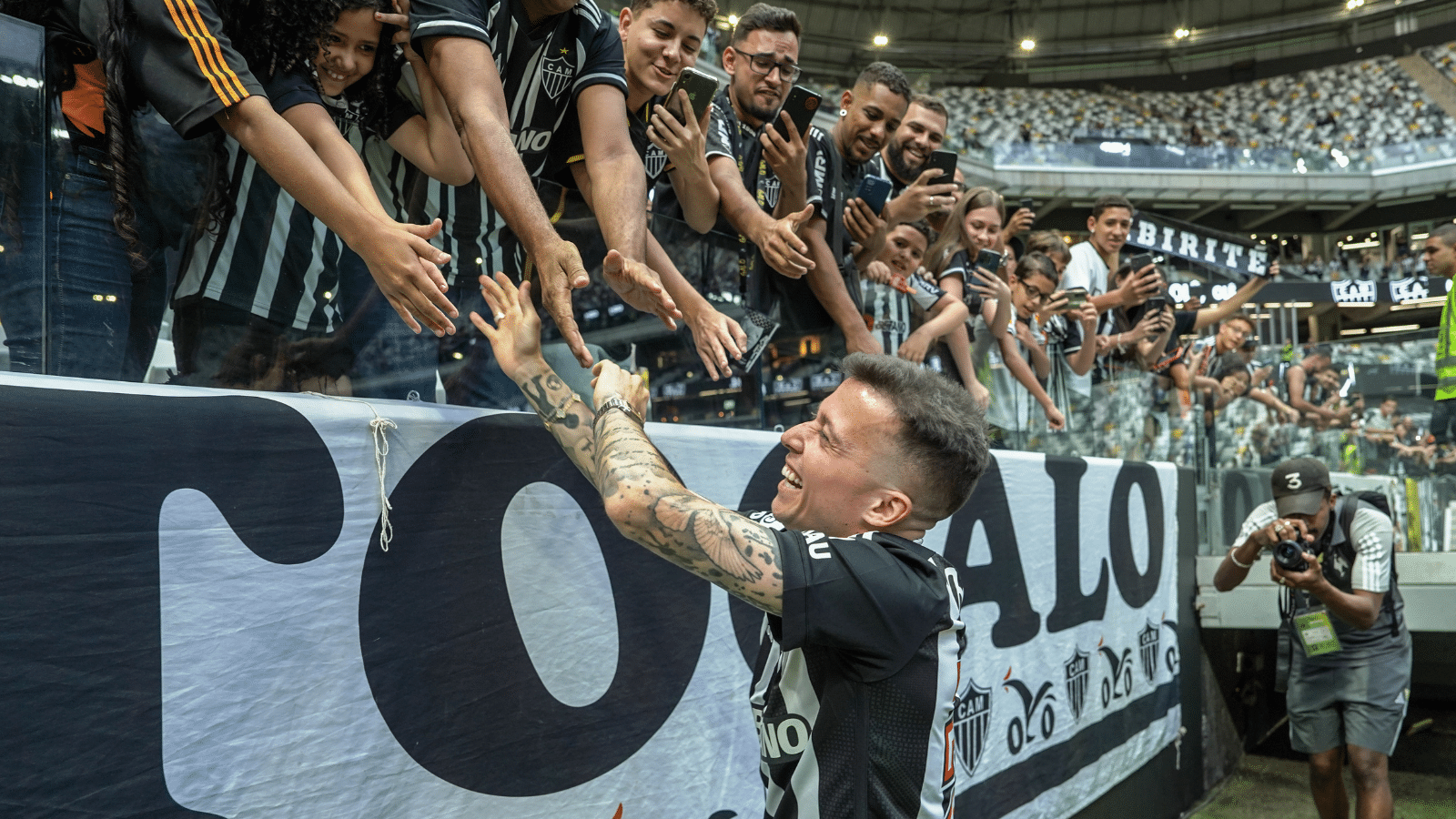 Bernard e Alonso &eacute; o encontro de gera&ccedil;&otilde;es de &iacute;dolos que o Atl&eacute;tico-MG precisava