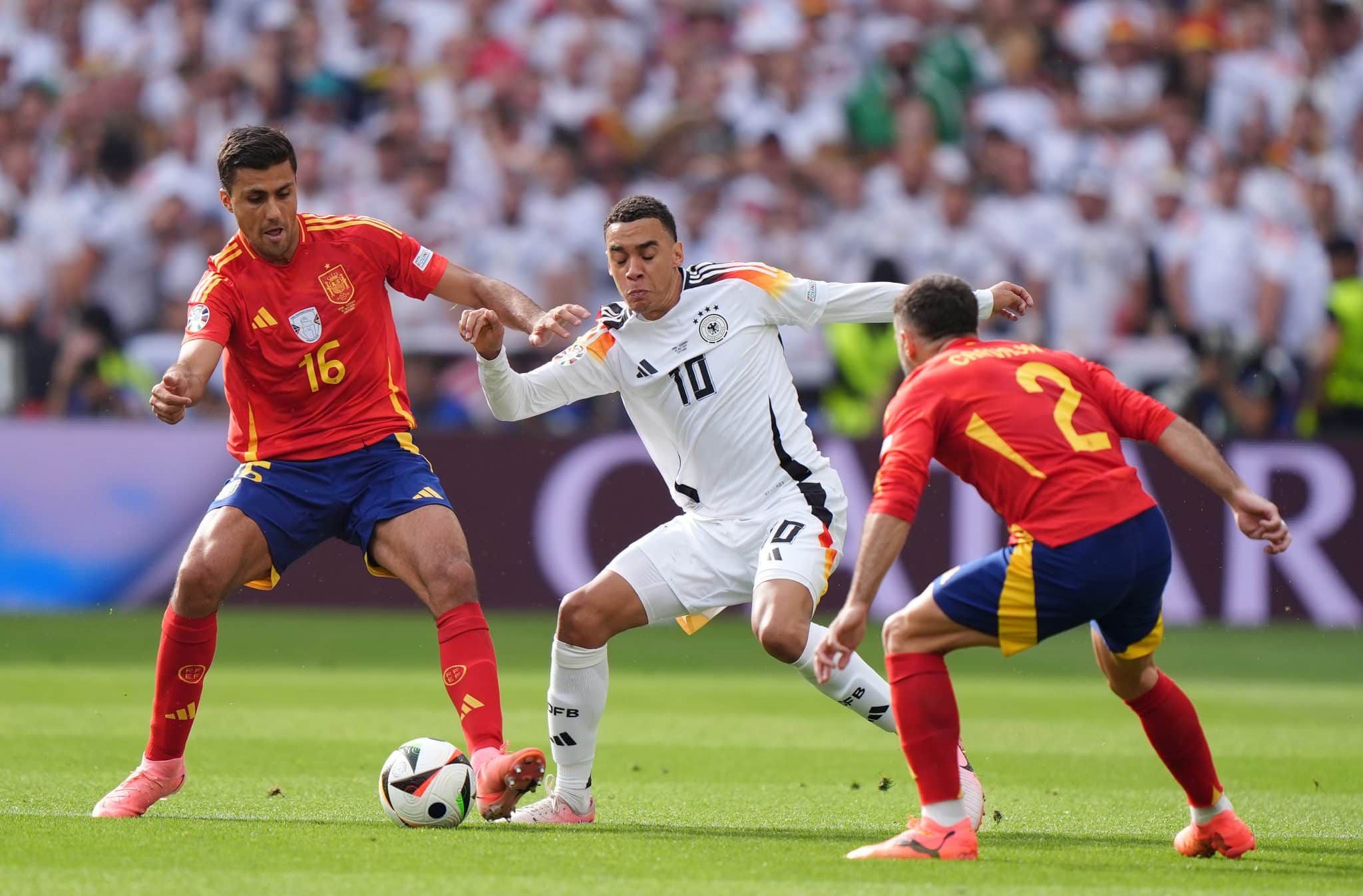 Carvajal e Rodri em a&ccedil;&atilde;o pela sele&ccedil;&atilde;o espanhola contra a Alemanha, na Euro 2024