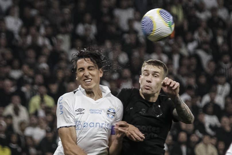 Centímetros salvam pele de Reinaldo e de um Grêmio improdutivo com um jogador a mais