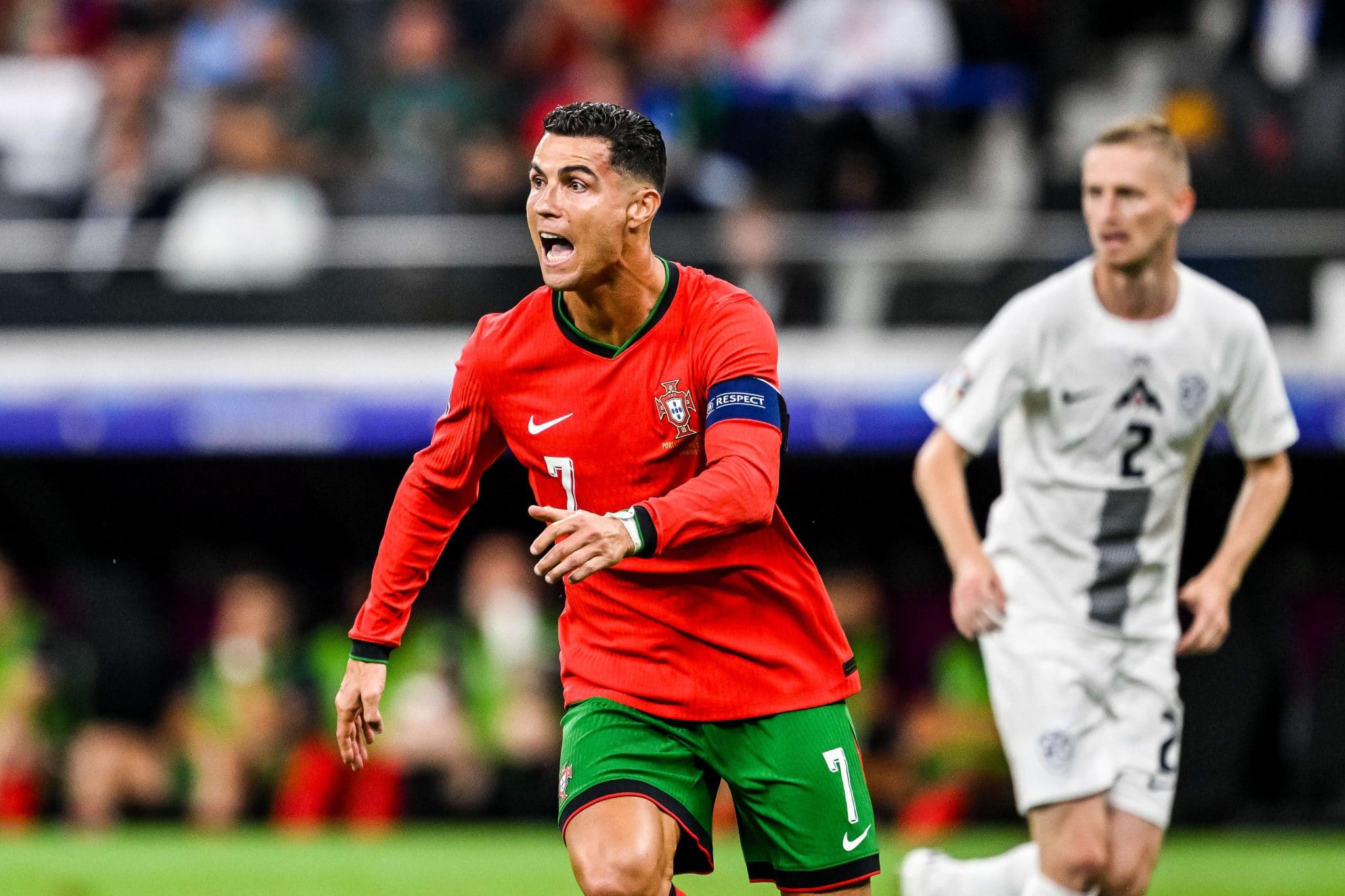 Ronaldo quase vira vil&atilde;o, mas Portugal avan&ccedil;a na Euro com o surgimento de novo her&oacute;i