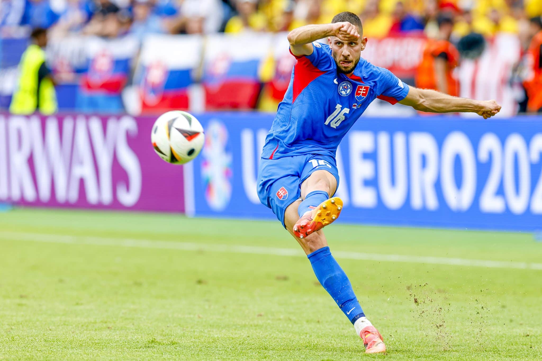 David Hancko em a&ccedil;&atilde;o pela sele&ccedil;&atilde;o eslovaca na Eurocopa