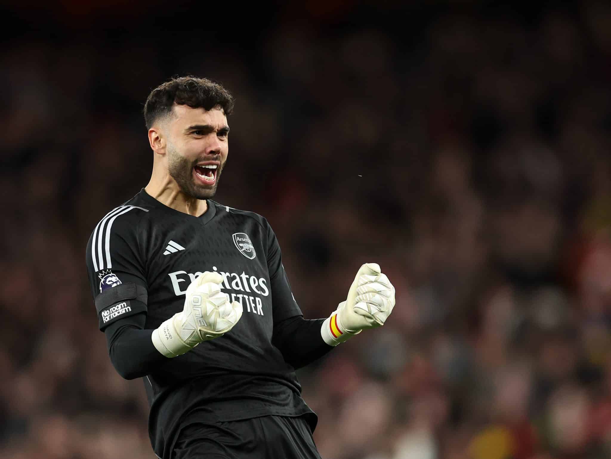 O goleiro David Raya, do Arsenal, comemora vit&oacute;ria no Emirates Stadium