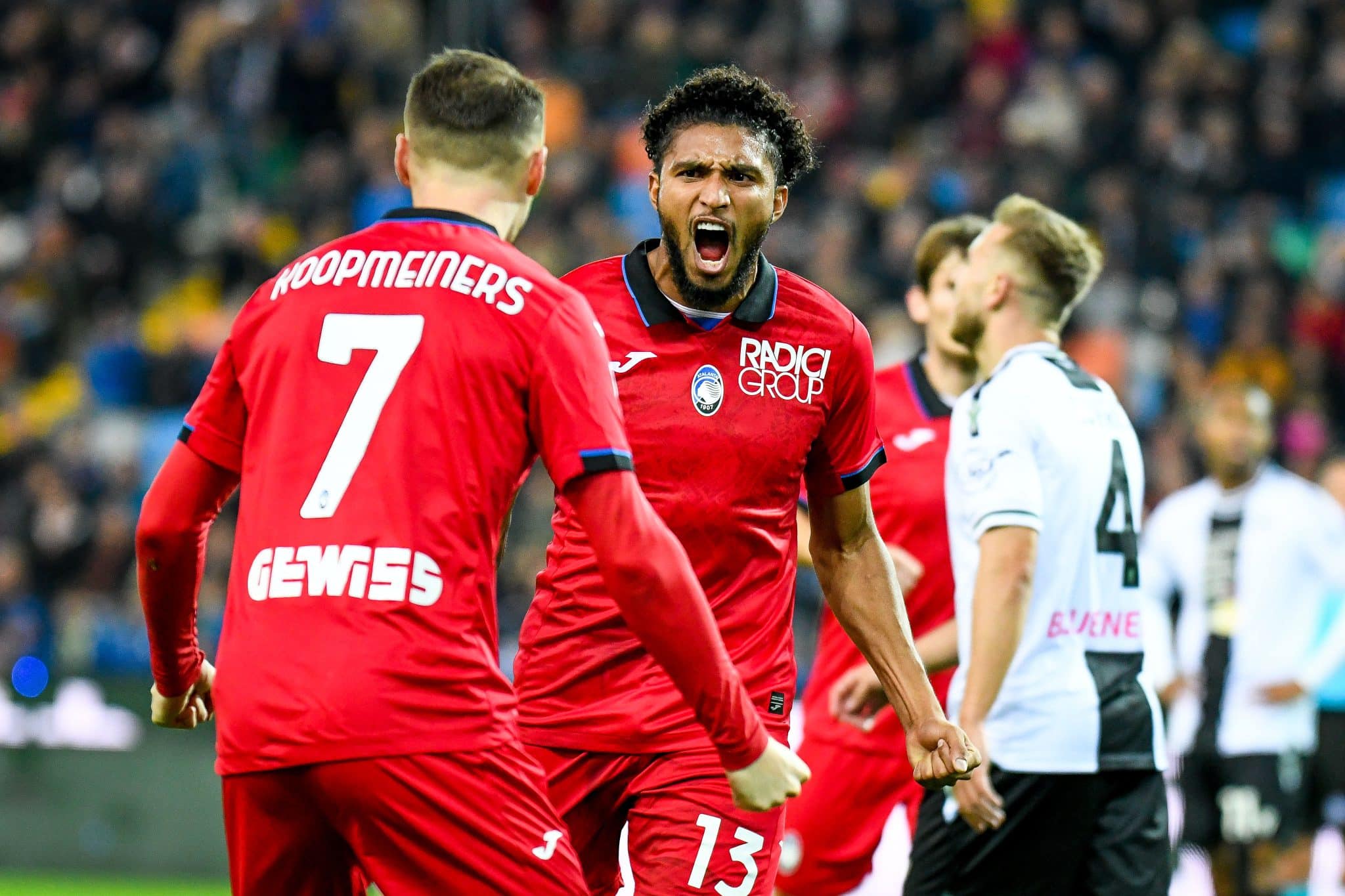 Arne Slot est&aacute; de olho na contrata&ccedil;&atilde;o de um brasileiro para o Liverpool