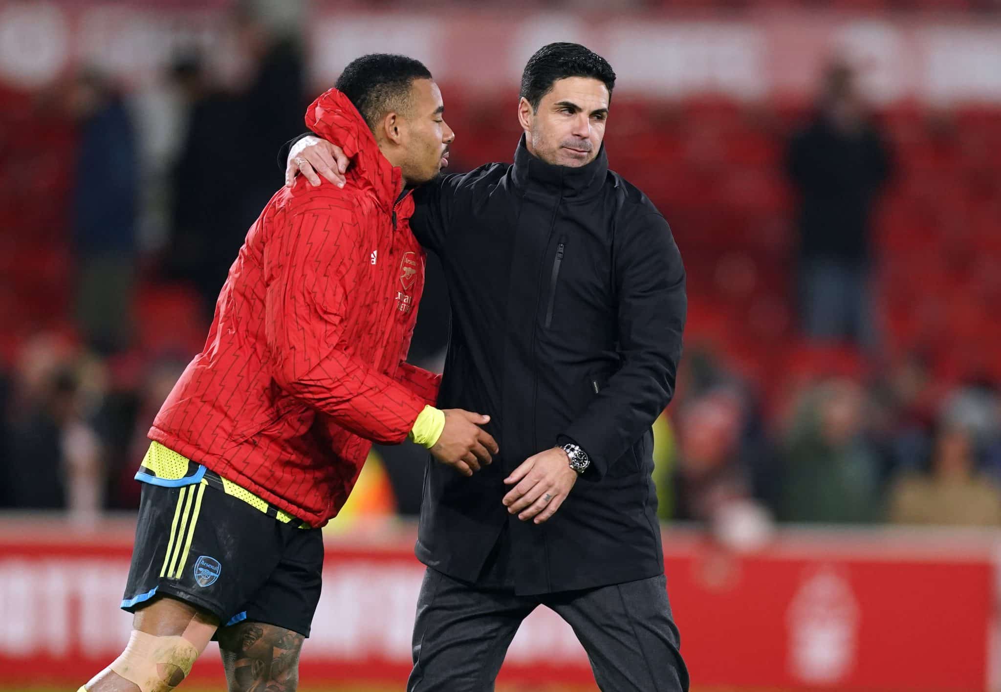 Arteta abra&ccedil;a Gabriel Jesus no Arsenal e cr&ecirc; em volta por cima do atacante brasileiro