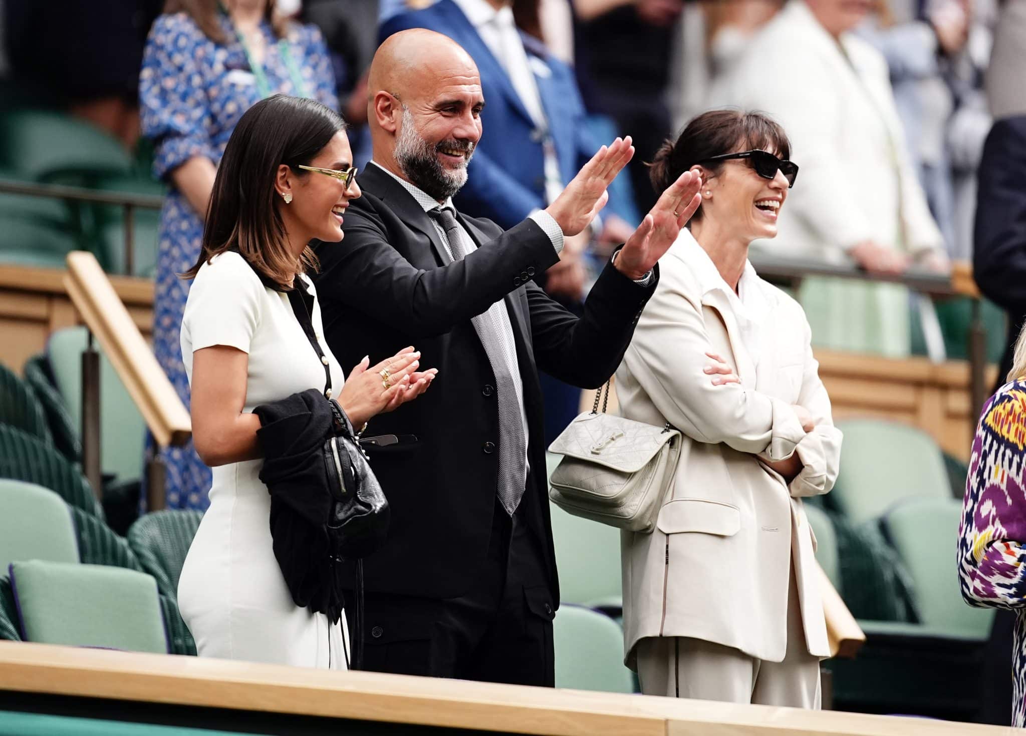 Pep Guardiola com a filha Maria e a esposa Cristina nas arquibancadas de Wimbledon