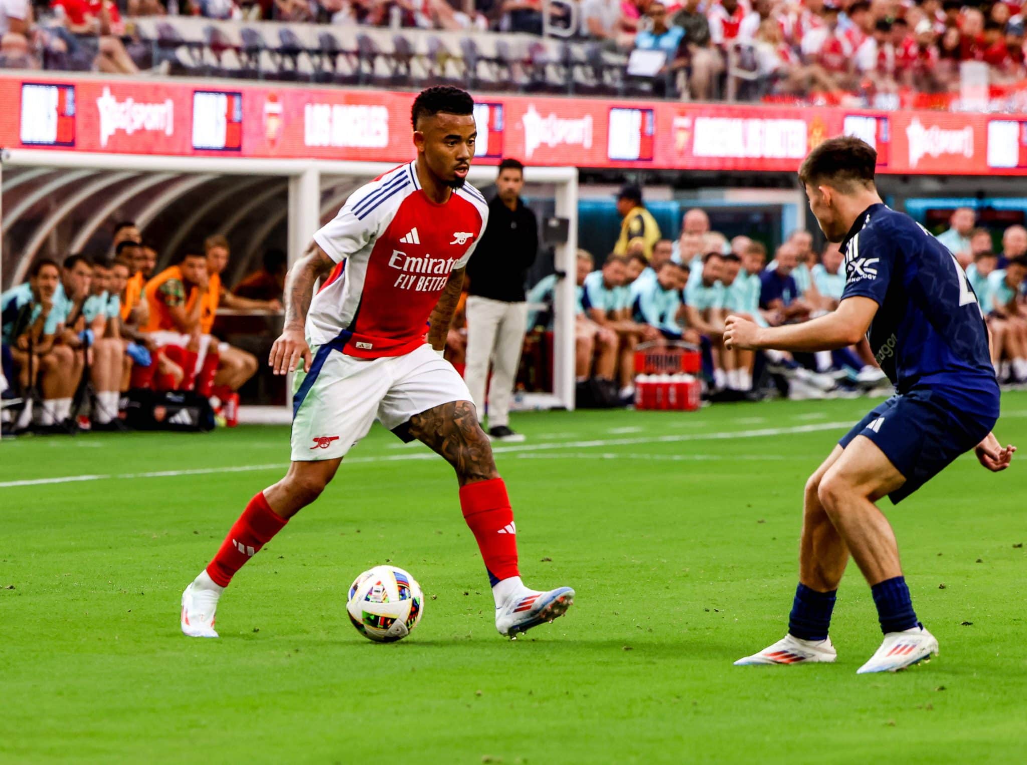 Gabriel Jesus em a&ccedil;&atilde;o contra o Manchester United