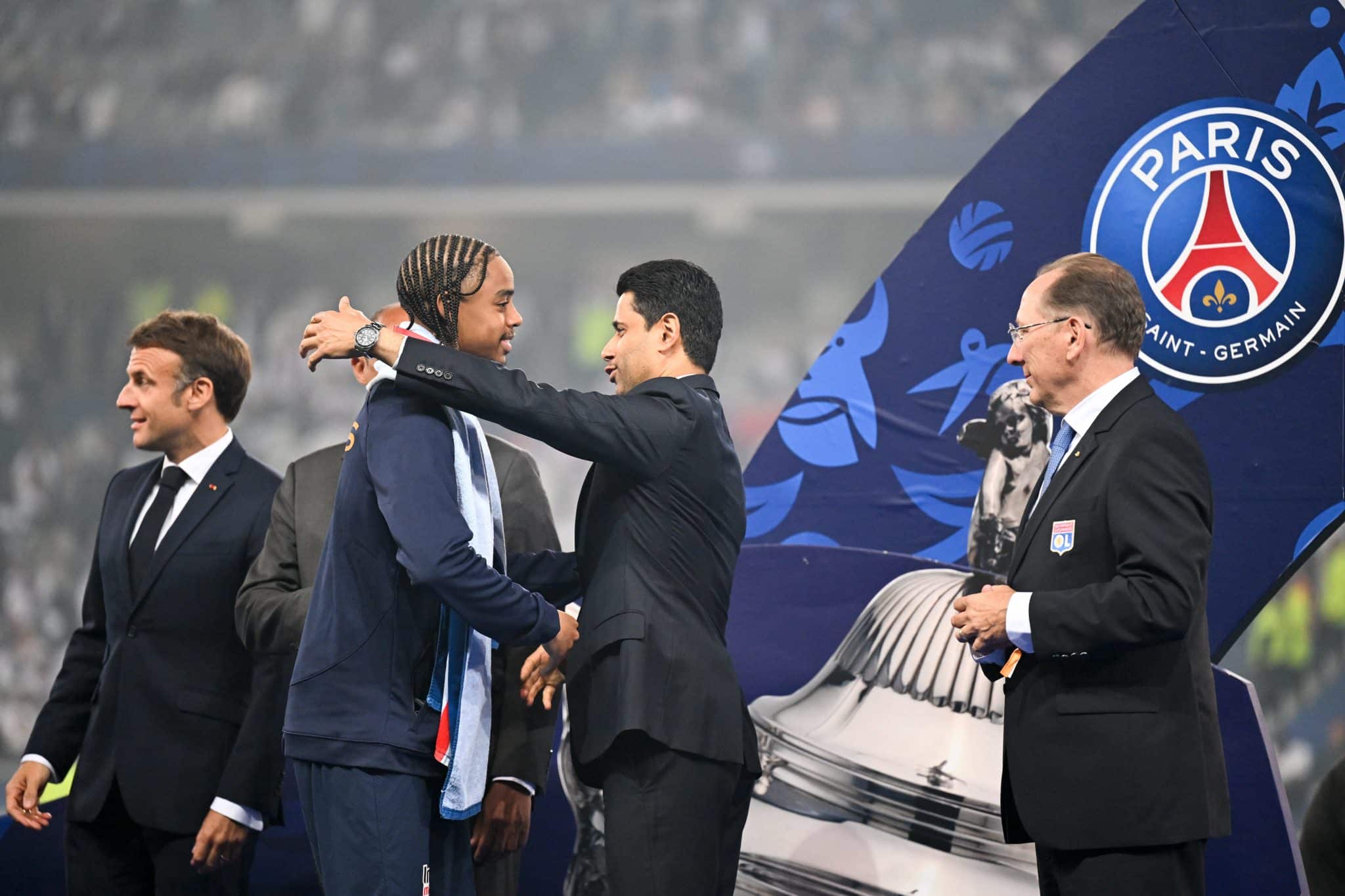 John Textor durante a cerim&ocirc;nia de premia&ccedil;&atilde;o da Copa da Fran&ccedil;a 2023/24 