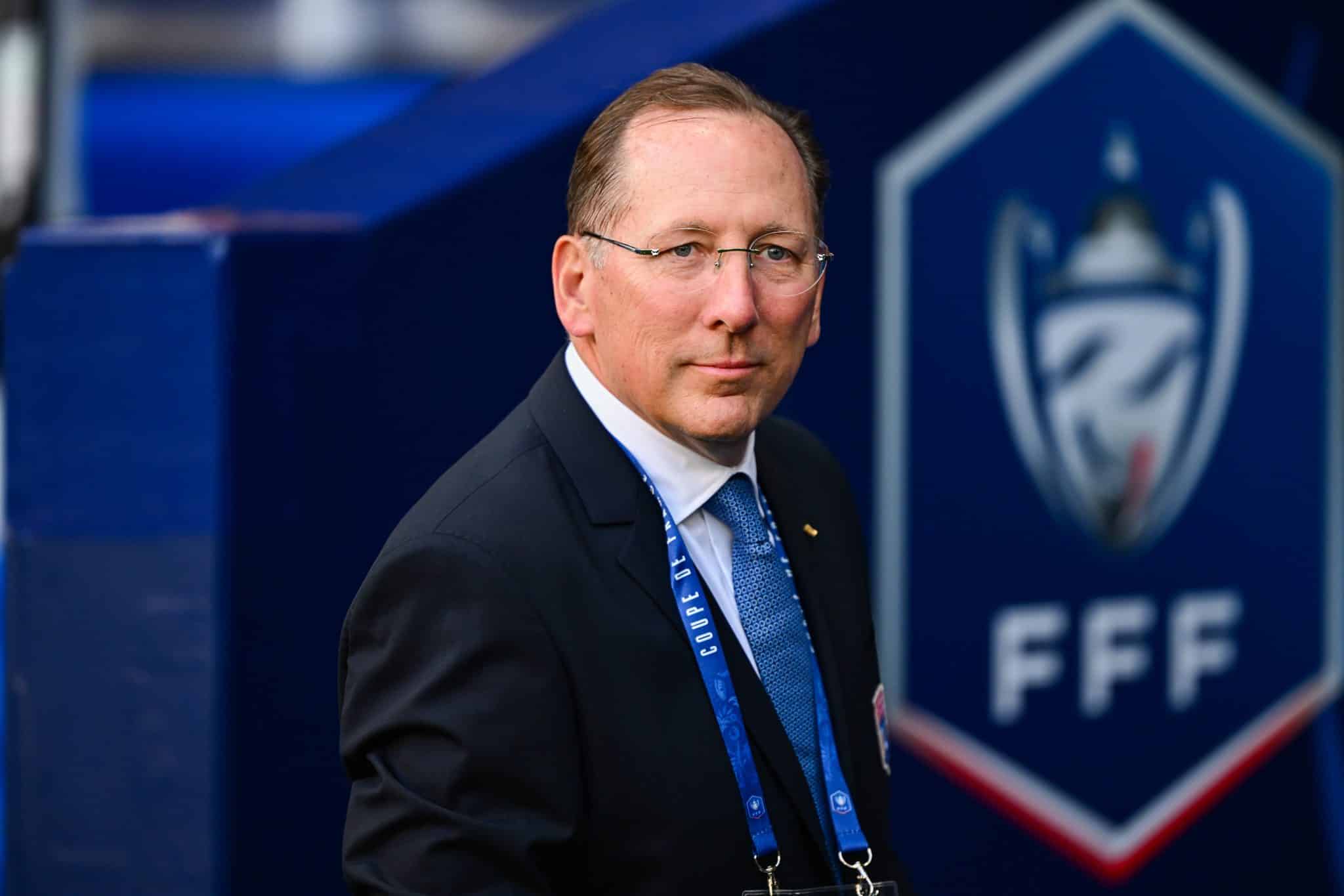 &lsquo;Coment&aacute;rios absurdos e declara&ccedil;&otilde;es hip&oacute;critas&rsquo;: PSG detona John Textor e amea&ccedil;a acionar justi&ccedil;a