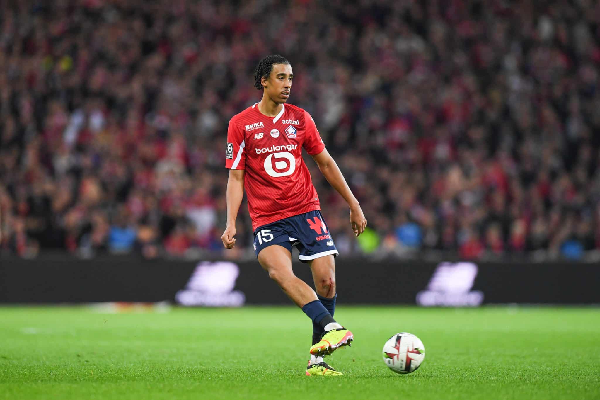 Leny Yoro em a&ccedil;&atilde;o pelo Lille