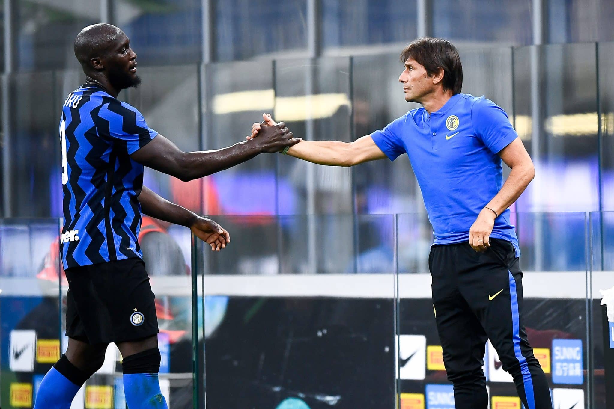 Lukaku cumprimenta Conte quando estavam na Internazionale