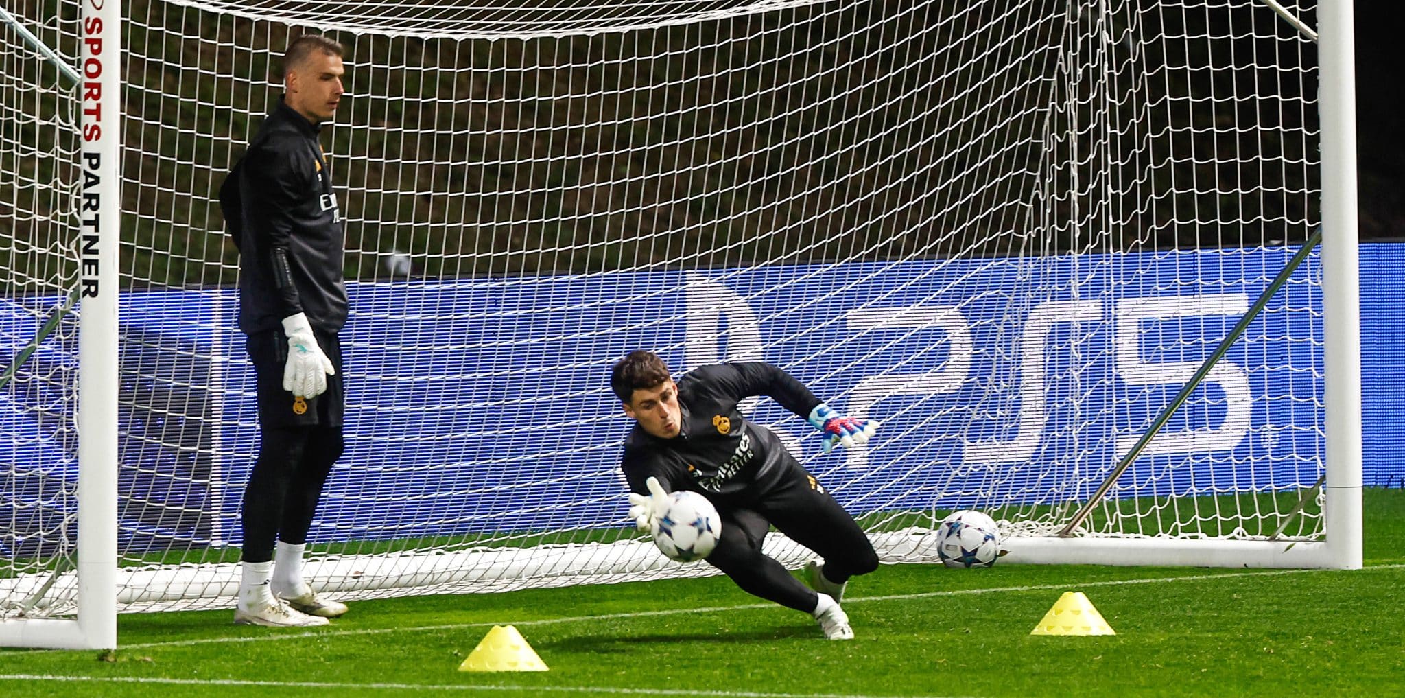 Andriy Lunin e Kepa Arrizabalaga durante treinamento pelo Real Madrid