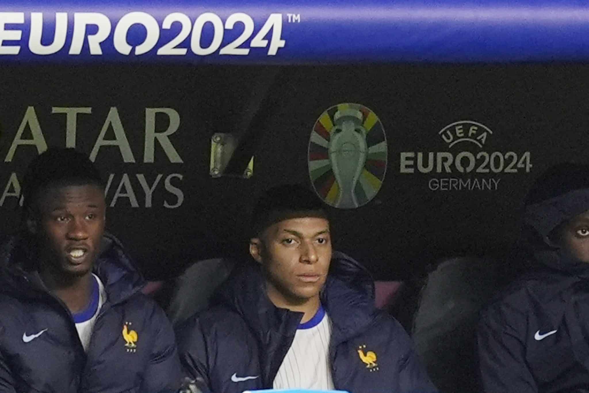 Kylian Mbapp&eacute; pediu para ser substitu&iacute;do, pois estava cansado. 