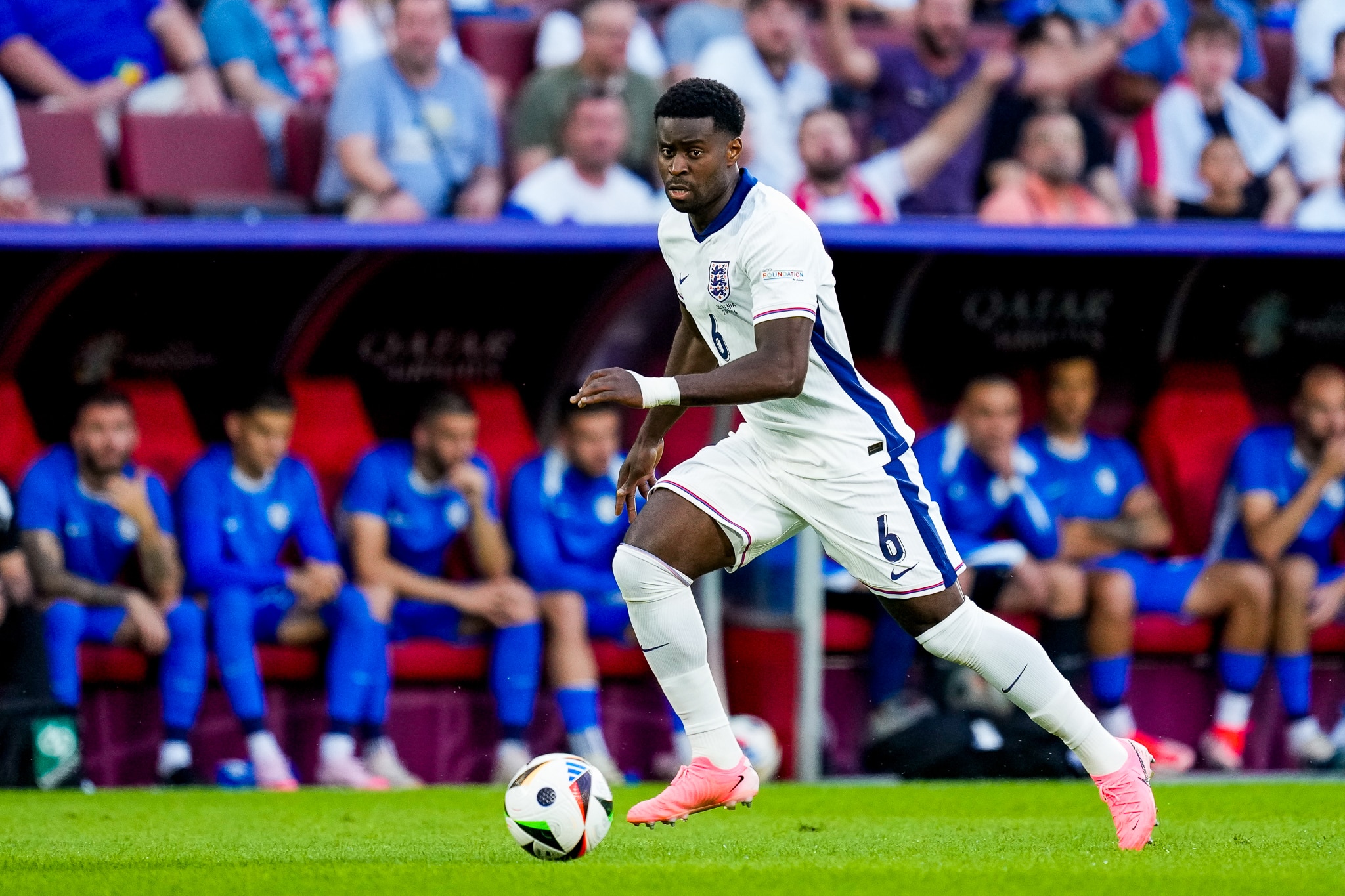 Marc Gu&eacute;hi em a&ccedil;&atilde;o pela sele&ccedil;&atilde;o inglesa na Euro