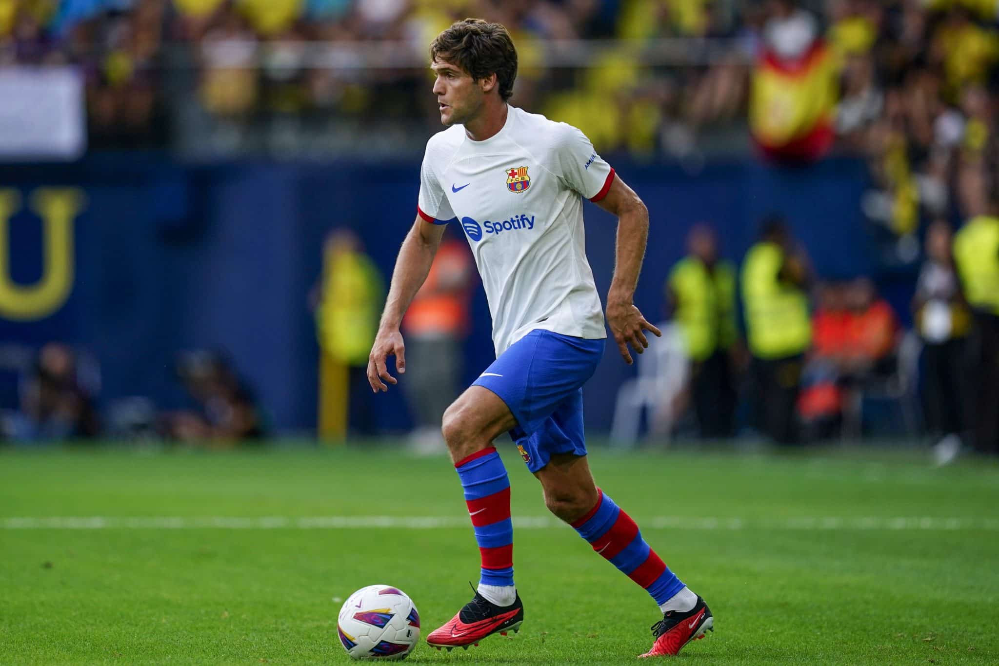 Marcos Alonso em a&ccedil;&atilde;o pelo Barcelona 