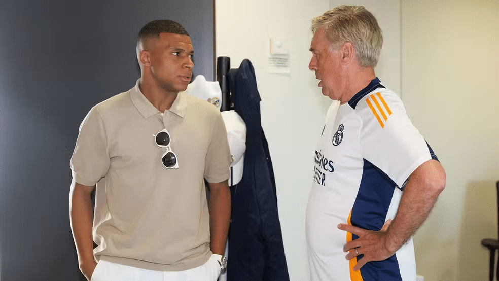 Ancelotti explica como vai encaixar Mbapp&eacute; e revela primeira conversa com o craque franc&ecirc;s