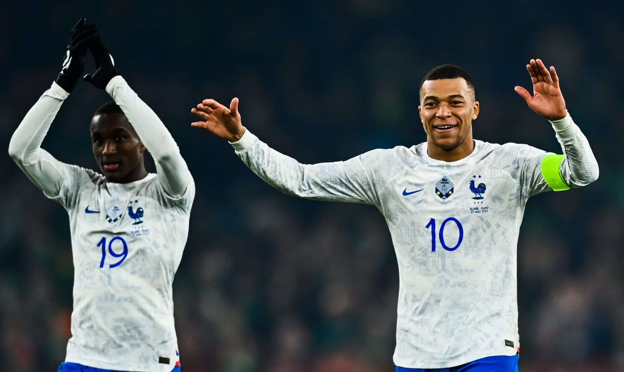 Moussa Diaby e Mbapp&eacute; com a sele&ccedil;&atilde;o francesa em 2023 (Foto: Icon sport)
