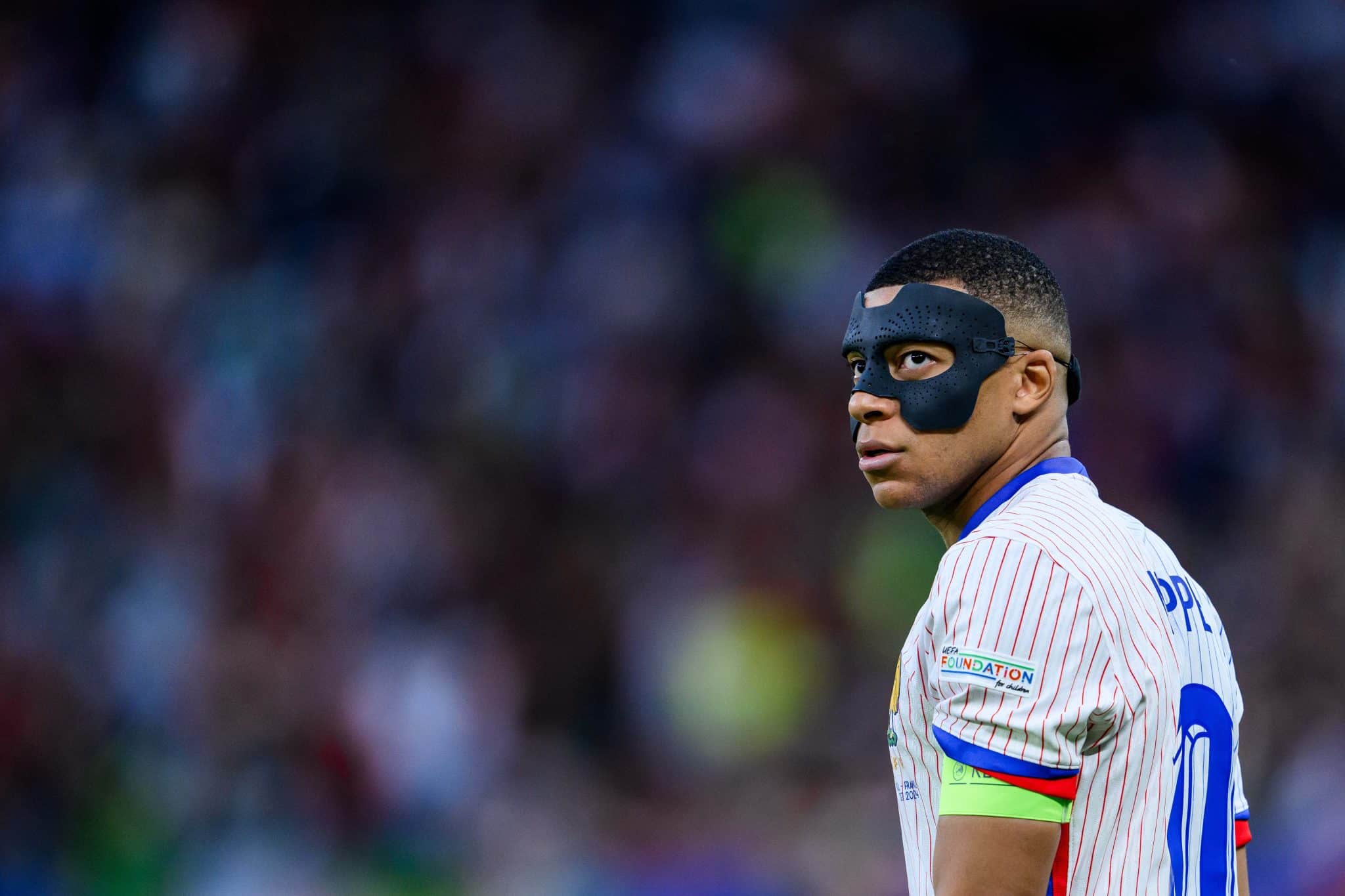 Sem titulares na defesa, Espanha precisa de &lsquo;plano especial&rsquo; contra Mbapp&eacute;