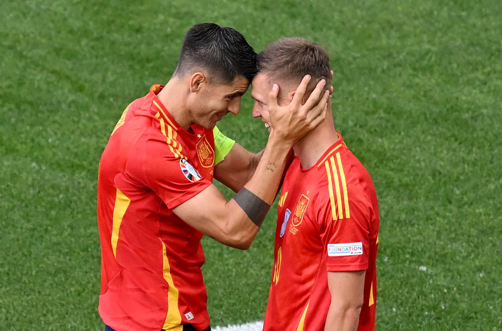 Meia que quase jogou por outra sele&ccedil;&atilde;o decide, e Espanha aposenta Kroos ao derrubar Alemanha