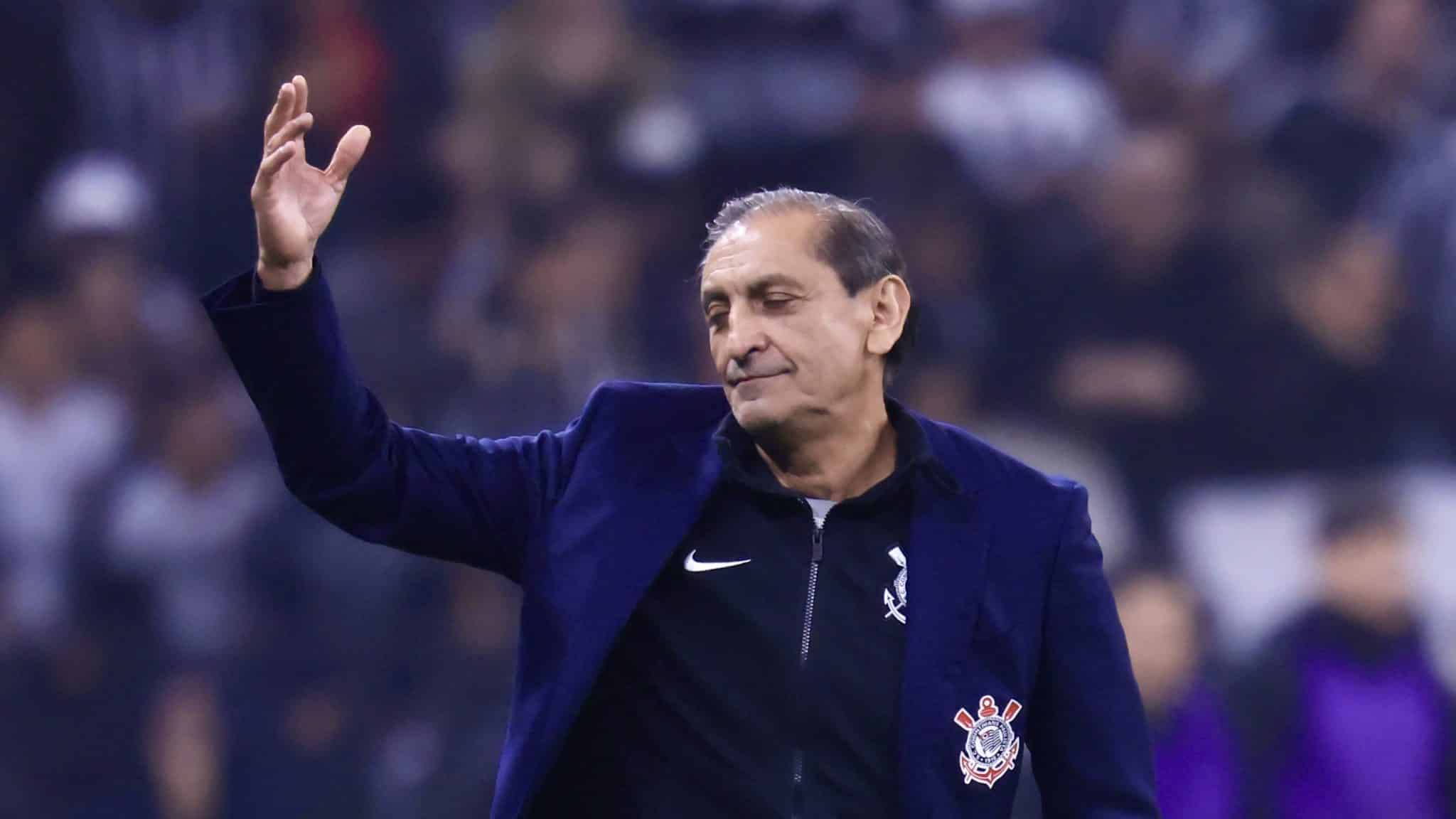 Em meio &agrave; &lsquo;Revolu&ccedil;&atilde;o Francesa&rsquo;, Corinthians vence em estreia daquele que pode ser o seu Napole&atilde;o