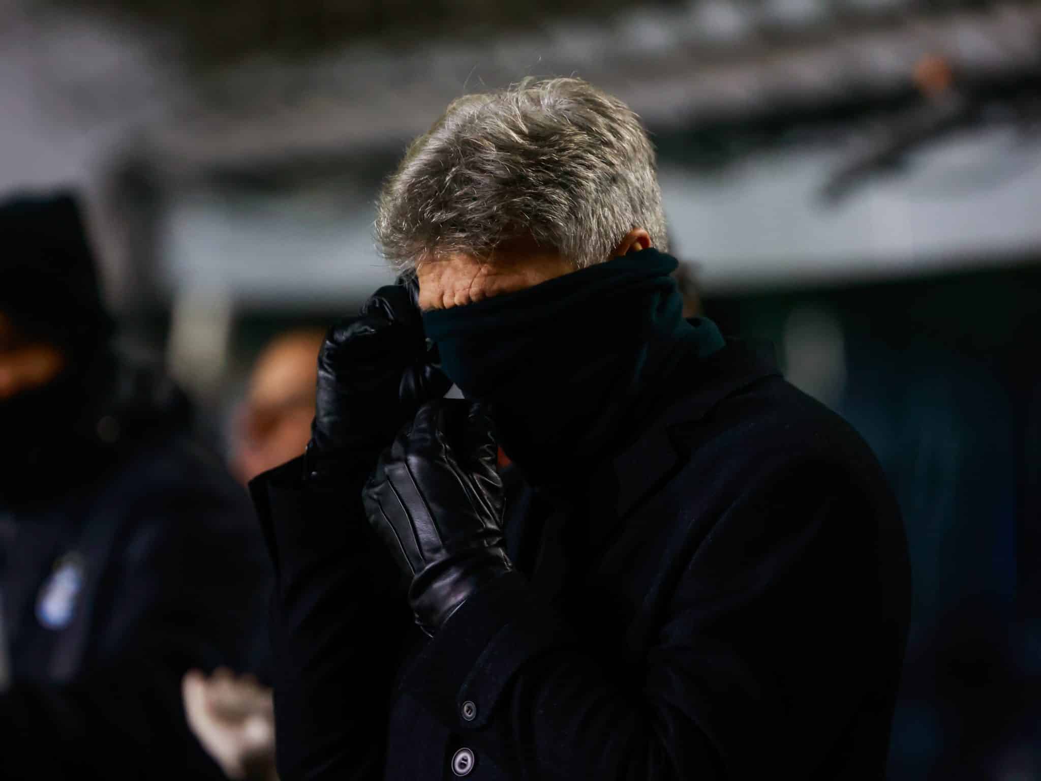 Renato tapa o rosto durante derrota do Gr&ecirc;mio para o Cruzeiro