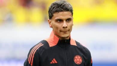 ‘Só serve pra montagem’: Richard Ríos desperta ira de colombianos após ‘dar’ gol a Valencia