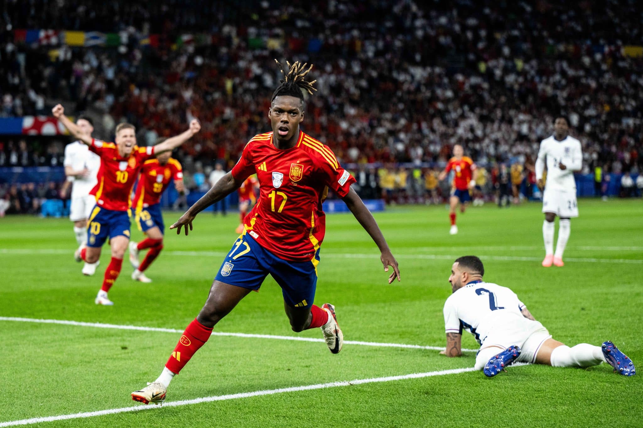 Nico Williams comemora gol na final pela Espanha (Foto: Icon sport)