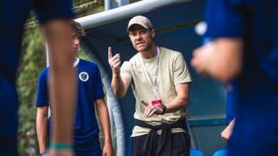 De f&eacute;rias, Xabi Alonso &lsquo;esquece&rsquo; o Leverkusen para treinar time do filho