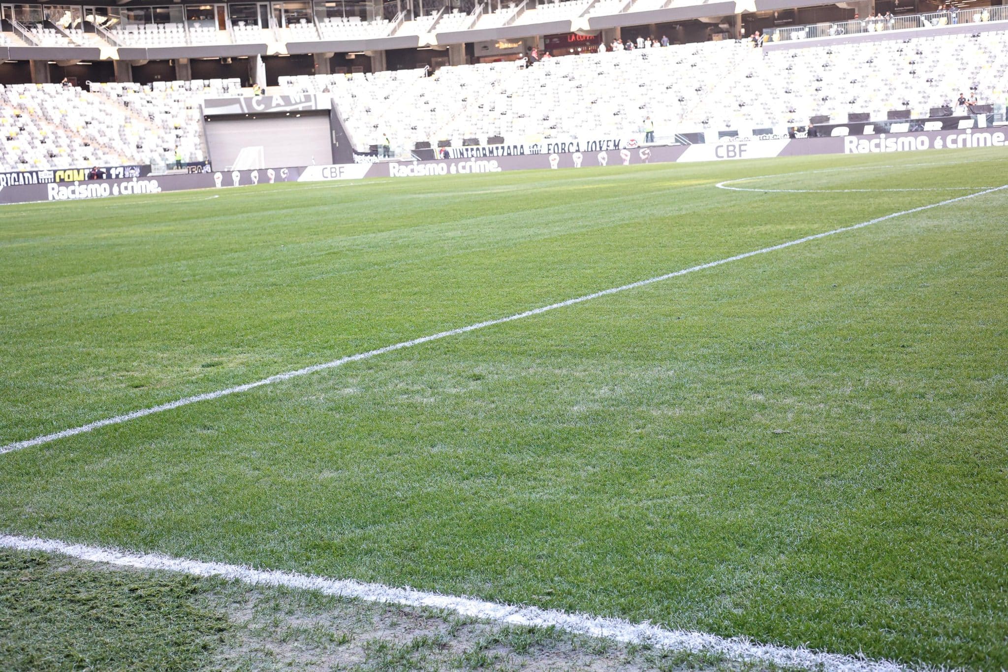 P&eacute;ssima condi&ccedil;&atilde;o do gramado da Arena MRV