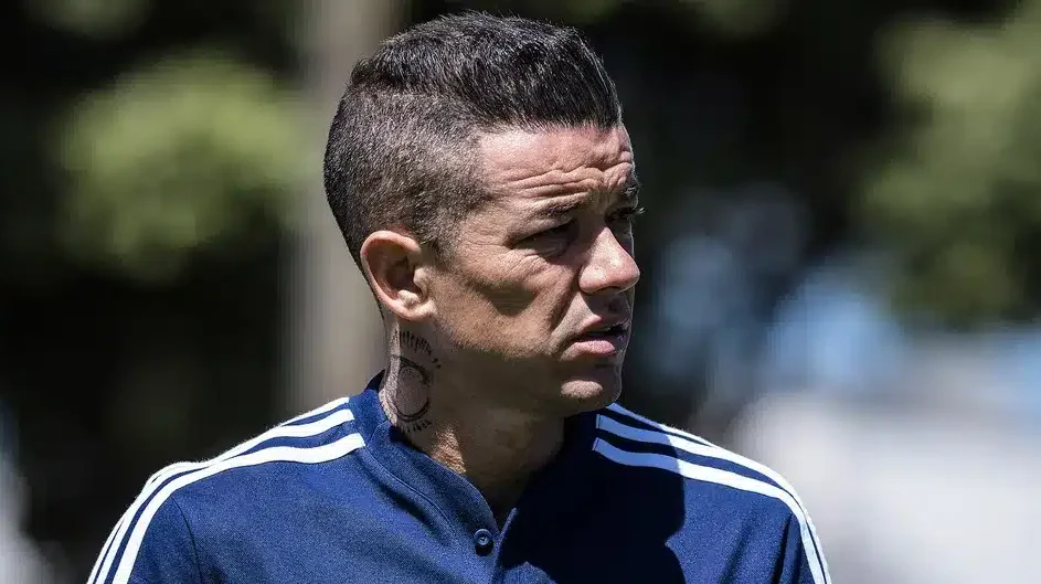 Dire&ccedil;&atilde;o do Internacional apara arestas com D&rsquo;Alessandro, anunciado ao lado de executivo