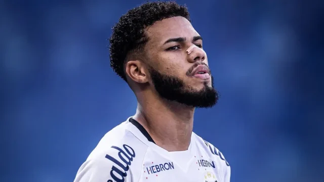 Desesperado por um lateral direito, Internacional contrata Nathan, ex-Santos