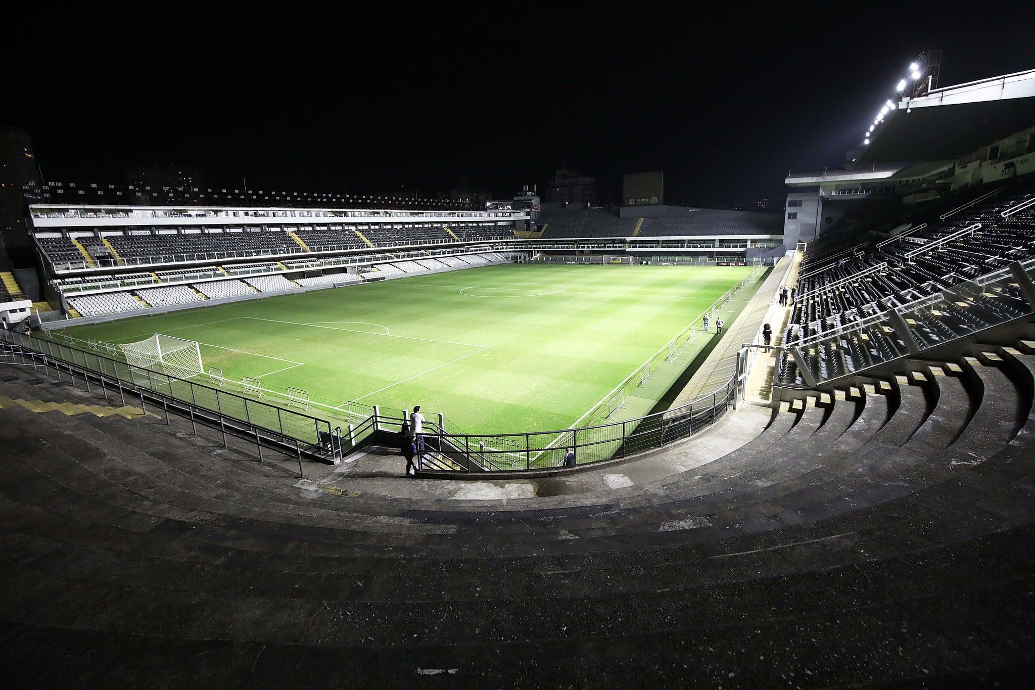 Santos receber&aacute; o mesmo que Palmeiras e Corinthians, por ano, com naming rights