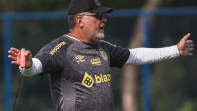 &lsquo;Nas m&atilde;os de Deus&rsquo;: T&eacute;cnico do Santos feminino fala sobre rebaixamento e final ol&iacute;mpica
