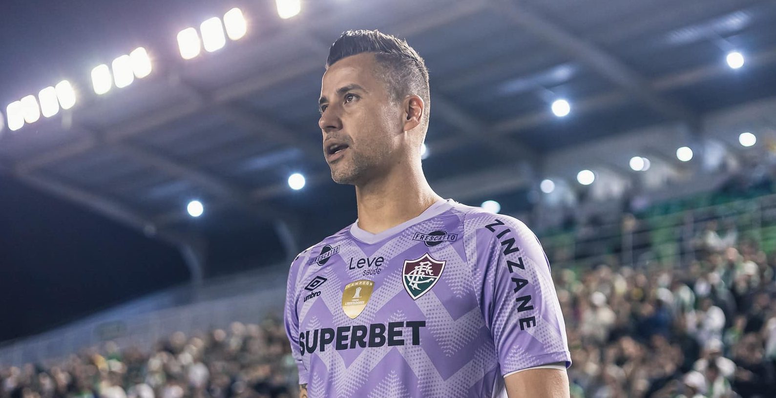 Sem Thiago Silva, Fluminense volta a tomar gol em falhas da zaga e perde para o Juventude