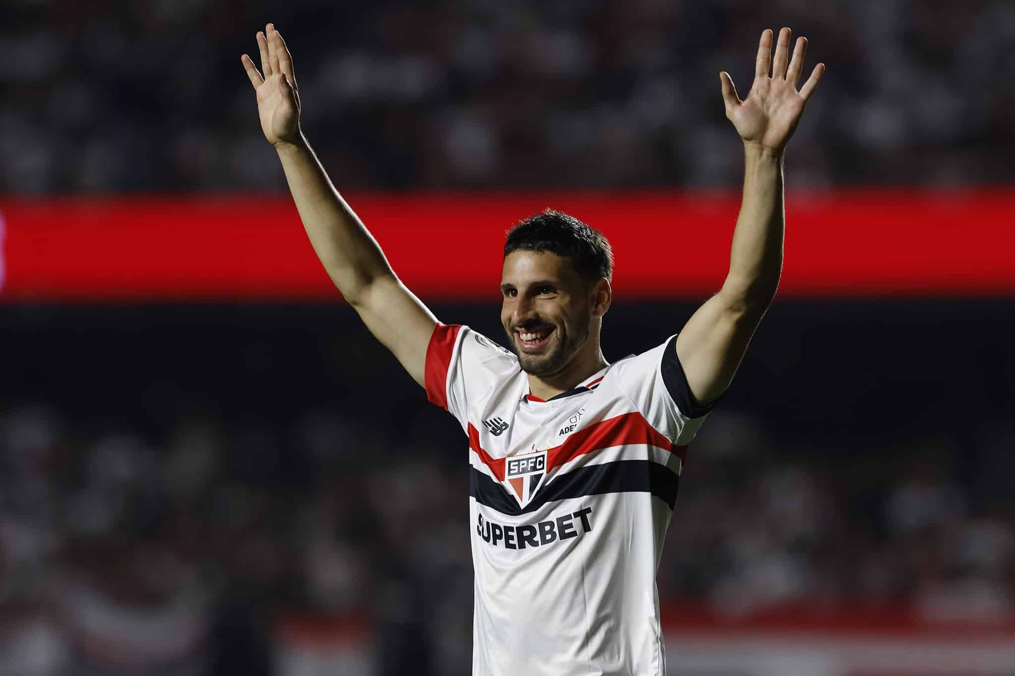 Calleri comemora gol contra o Flamengo